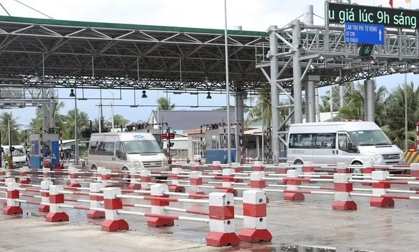 PM halts Cai Lậy toll fee collection