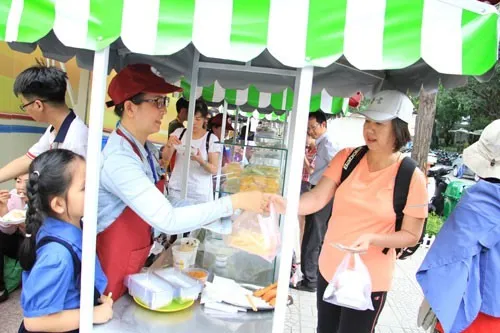 District 1 mulls expanding food stalls model