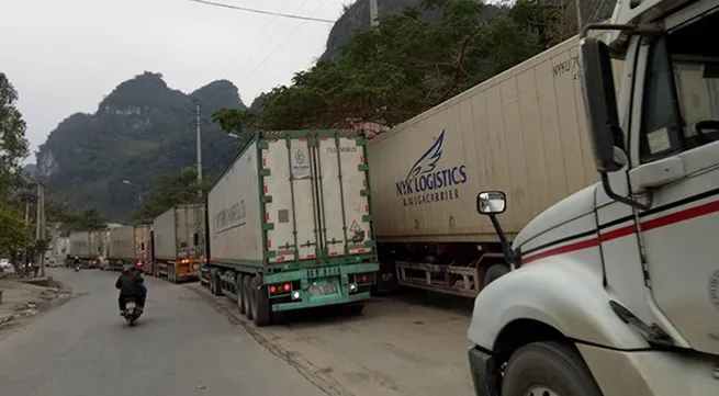 Lạng Sơn strives to resolve jams at border gate