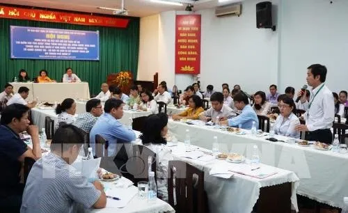 Income for civil servants has to be based on their work effectiveness