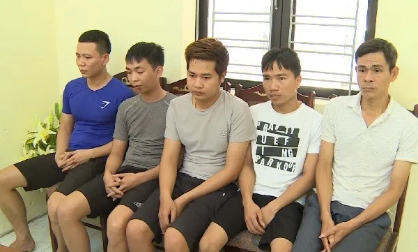10 charged for online gambling