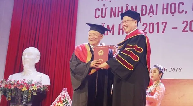 85-year-old man goes back to school to earn MBA degree
