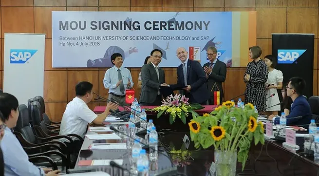 HUST fosters students’ IT skills for Việt Nam Industry 4.0