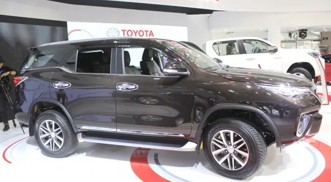 TMV’s first batch of automobiles enters Việt Nam