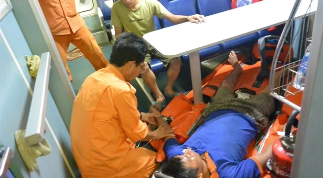 Sick seaman saved off Hoàng Sa Islands