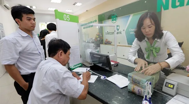 VN stocks lose steam on late sales