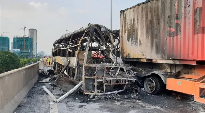 Fiery crash on belt-ring road kills bus passenger