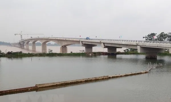 New bridge across Hồng River to open soon