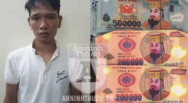 Taxi driver cheats foreign visitors with fake money