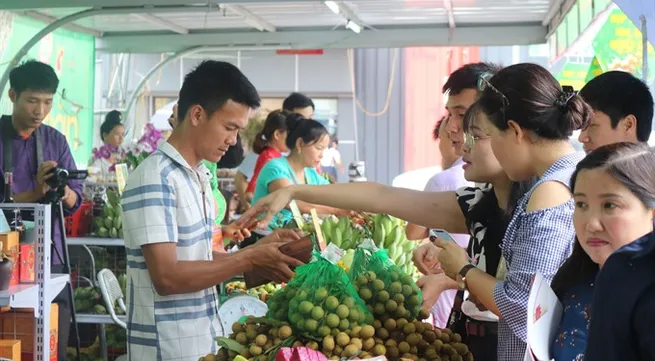 First ’Sơn La Longan and Safe Farm Produce Week’ kicks off at Big C Hà Nội