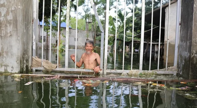 Resilience, resignation as Hà Nội district remains under water