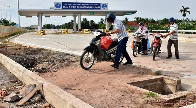 Houses damaged by Đà Nẵng – Quảng Ngãi Highway construction