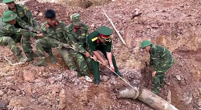Soldiers uncover over 460 warheads in Quảng Trị