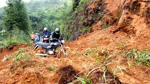 Hà Giang repairs landslide road due to heavy rain