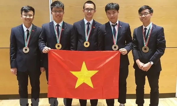 Medals rain for Vietnamese teams at International Science Olympiads