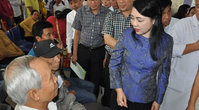 Health minister urges hospitals to reduce patient overload