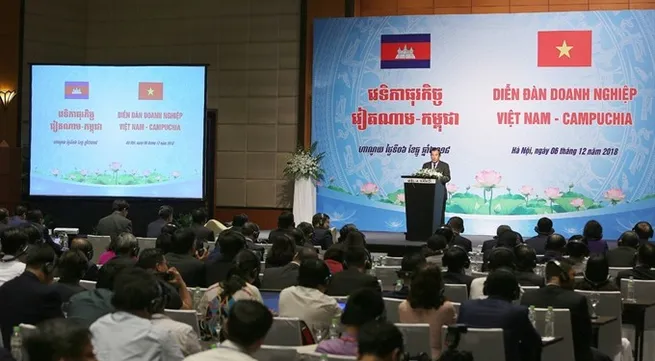 Việt Nam, Cambodia PMs attend business forum