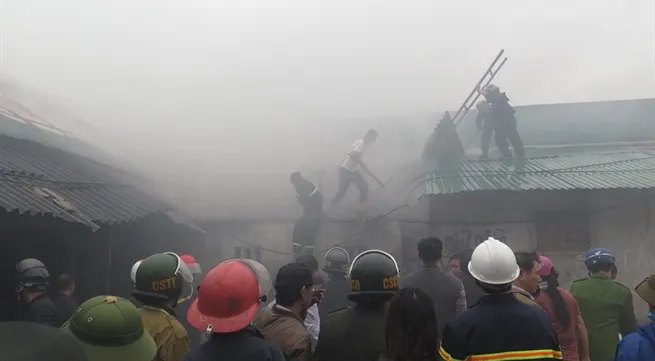 Public security ministry seeks cause of market fire in Vinh City