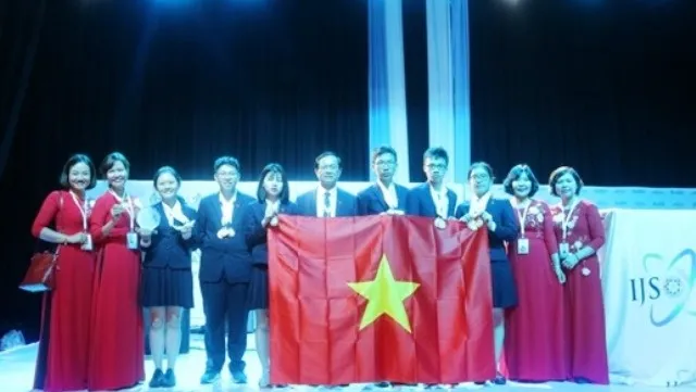 Việt Nam ranks third at International Junior Science Olympiad