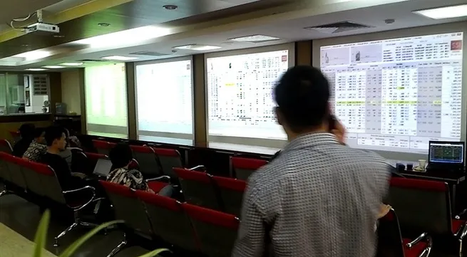 Cooling tensions help stocks recover