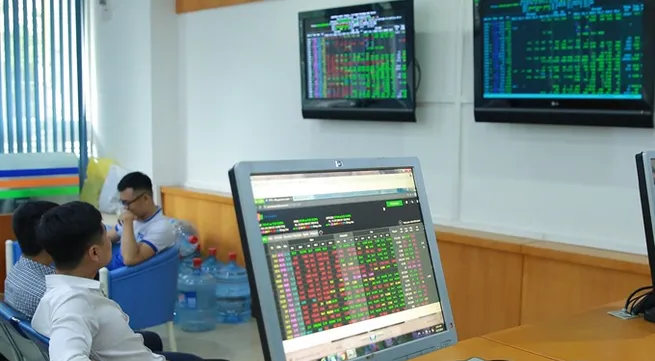 VN stocks fall for a second day on economic growth worries