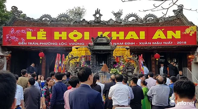 Tran temple seal-opening ceremony draws huge crowds