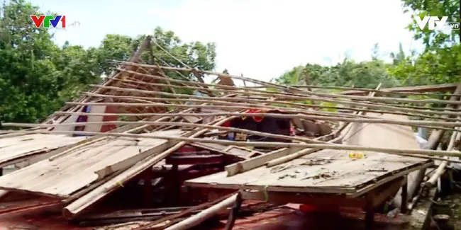 Whirlwind destroys 61 houses in Vinh Long province