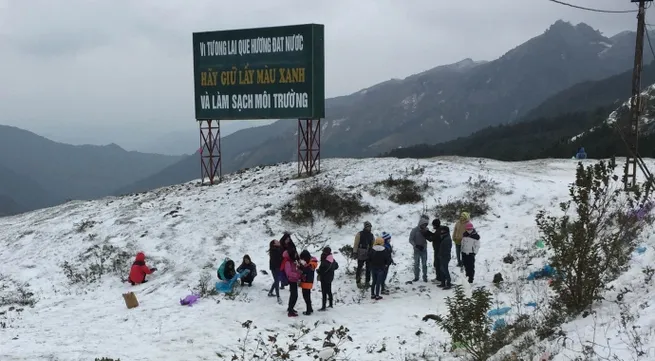 Smow in mount Mau Son