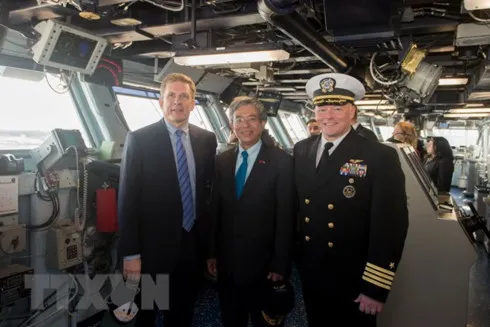 Vietnamese Ambassador visits US aircraft carrier in Norfolk