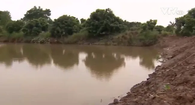 Landslide continues in Mekong Delta