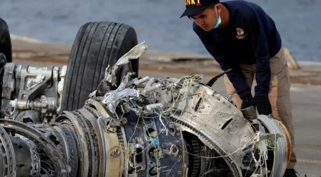 Indonesia extends search for Lion Air crash victims