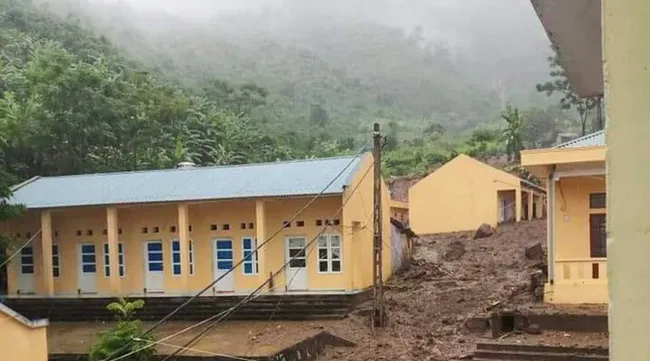 Landslide buries Thanh Hoa’s village