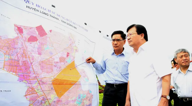 Deputy PM visits Long Thanh airport project site