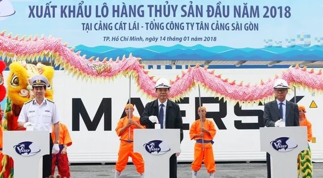 Vietnam ships first batch of seafood abroad in 2018