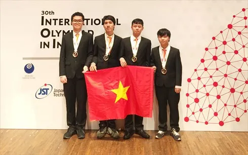 Vietnamese students win four medals at IOI 2018