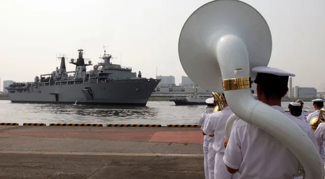 British warship docks in Tokyo