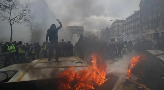 France at risk of economic downturn as Yellow Vests protests resurge