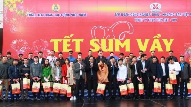 Free coaches offered to bring disadvantaged workers back home to enjoy Tet