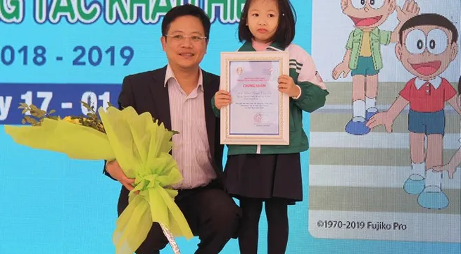 Hanoi first grader wins traffic safety slogan contest