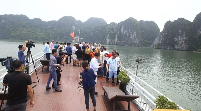 Delegates from OANA members visit Ha Long Bay