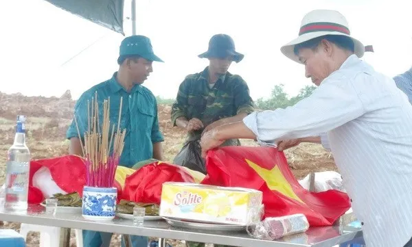 Vietnamese soldier remains return home from Laos