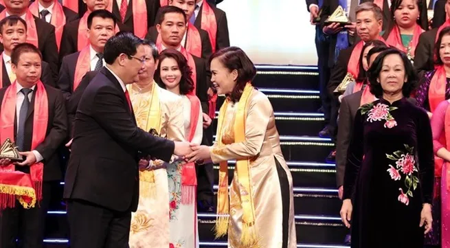 Best Vietnamese firms honoured with Gold Star Award