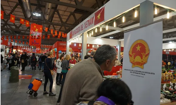 Firms promote Vietnamese handicrafts in Italy