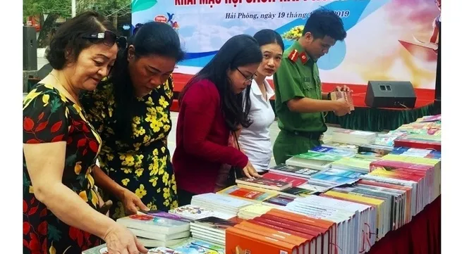 Various activities in response to Vietnam Book Day