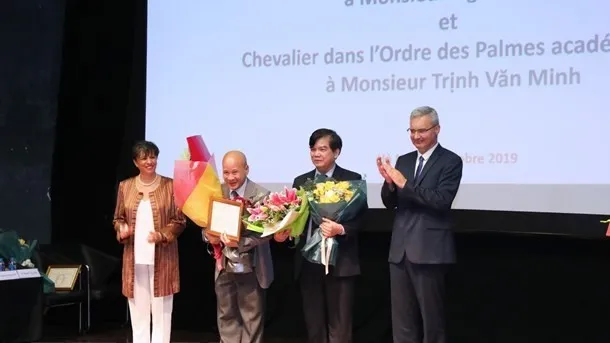 Vietnamese scholars awarded French accolade