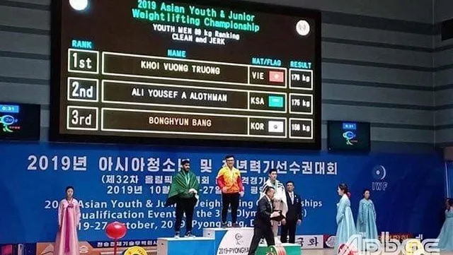 Vietnam wins more medals at Asian weightlifting champs