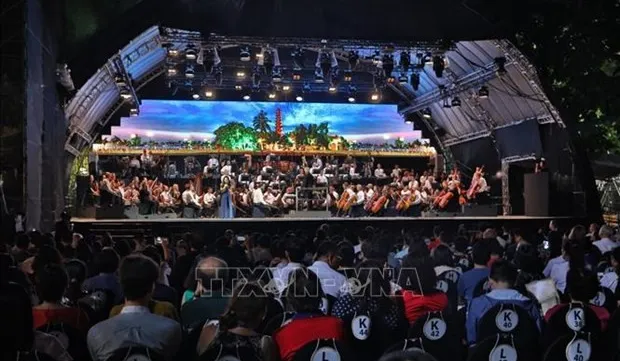 London Symphony Orchestra entertains Hanoi audiences