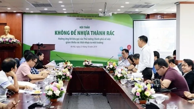 Experts propose solutions to limit plastic waste