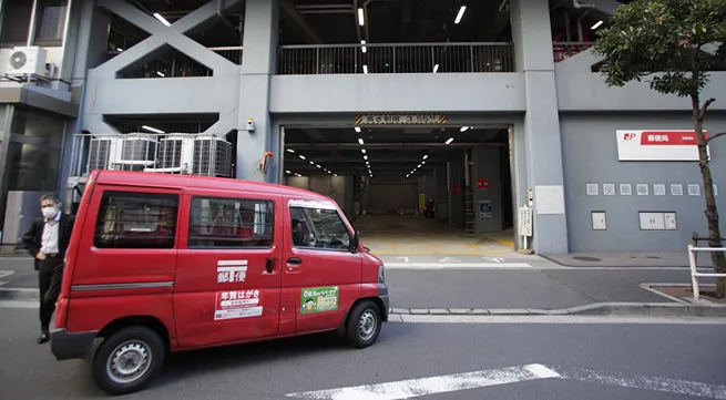 Japan tests driverless delivery car