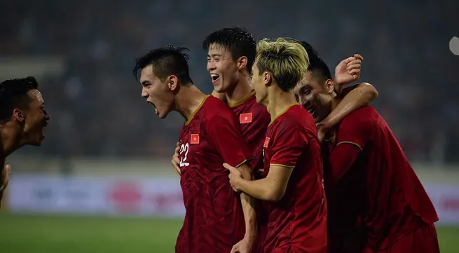 Nguyen Tien Linh scores as Vietnam edge past 10-man UAE